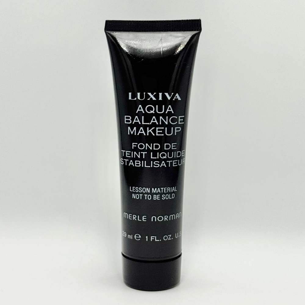 Merle Norman Luxiva Aqua Balance Makeup - D82 - 1 fl. oz.